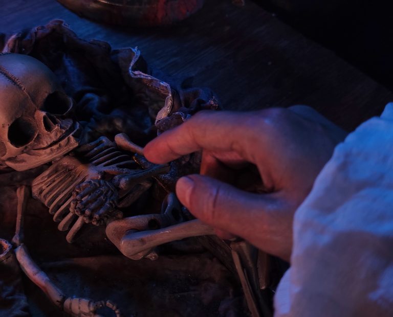 Huesos Míos (Israel Gomez)