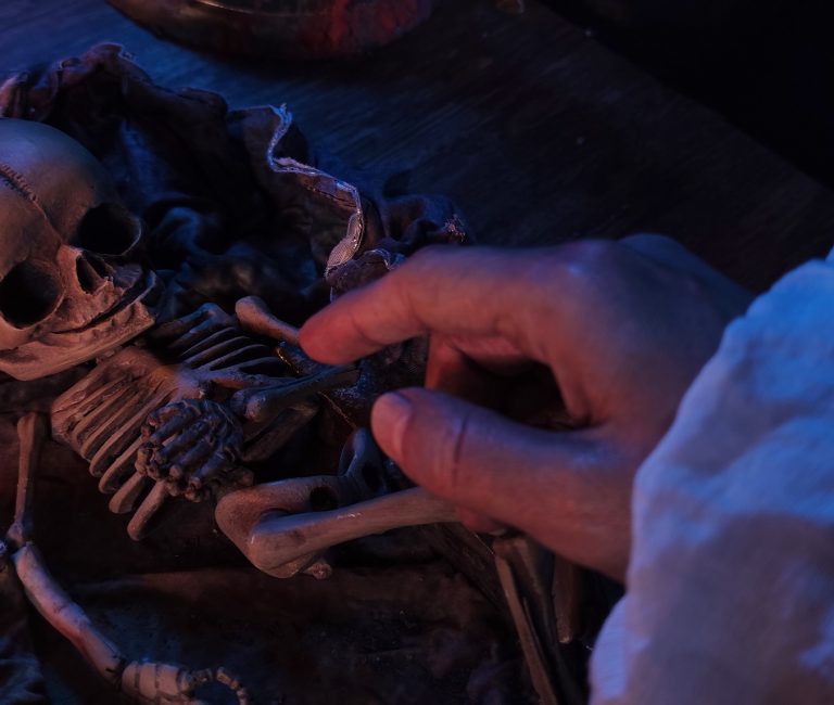 Huesos Míos (Israel Gomez)